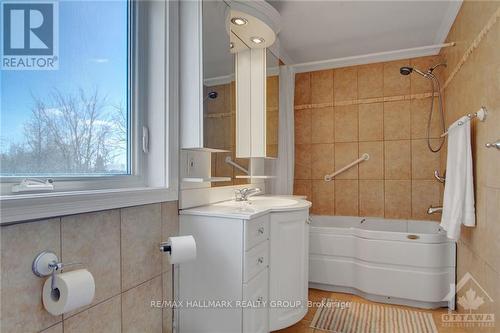 6258 Old Richmond Road, Ottawa, ON - Indoor Photo Showing Bathroom