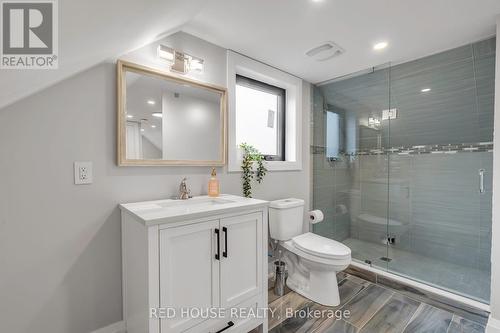 10 Bayside Avenue, Hamilton, ON - Indoor Photo Showing Bathroom