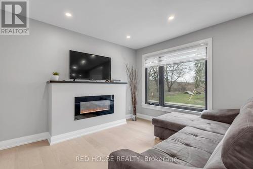10 Bayside Ave, Hamilton, ON - Indoor Photo Showing Living Room With Fireplace