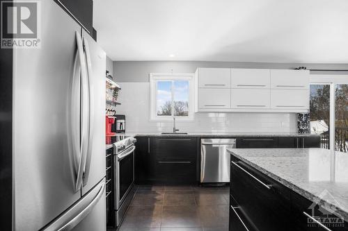 2260 Ste Anne Road, L'Orignal, ON - Indoor Photo Showing Kitchen With Upgraded Kitchen