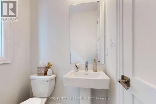 17 Seguin St, Richmond Hill, ON - Indoor Photo Showing Bathroom