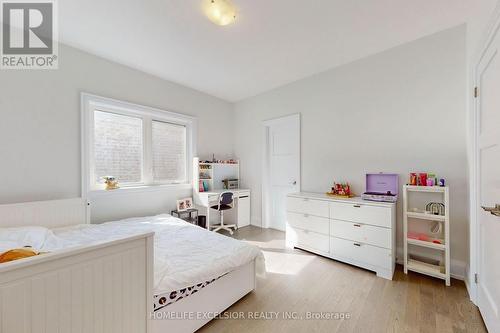 17 Seguin St, Richmond Hill, ON - Indoor Photo Showing Bedroom