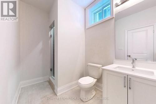 17 Seguin St, Richmond Hill, ON - Indoor Photo Showing Bathroom