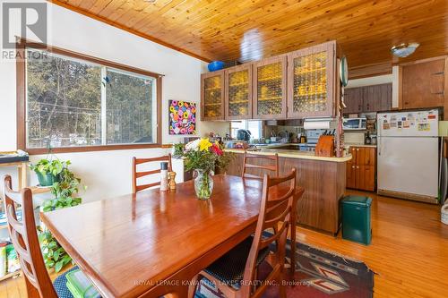 19 Bessie Avenue N, Kawartha Lakes, ON - Indoor Photo Showing Dining Room