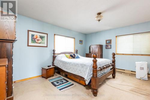 19 Bessie Avenue N, Kawartha Lakes, ON - Indoor Photo Showing Bedroom