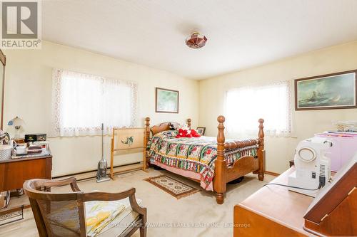 19 Bessie Ave N, Kawartha Lakes, ON - Indoor Photo Showing Bedroom