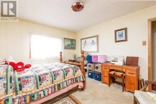 19 Bessie Ave N, Kawartha Lakes, ON - Indoor Photo Showing Bedroom
