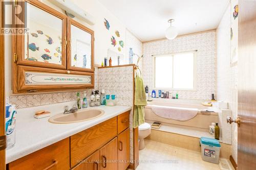 19 Bessie Avenue N, Kawartha Lakes (Bobcaygeon), ON - Indoor Photo Showing Bathroom