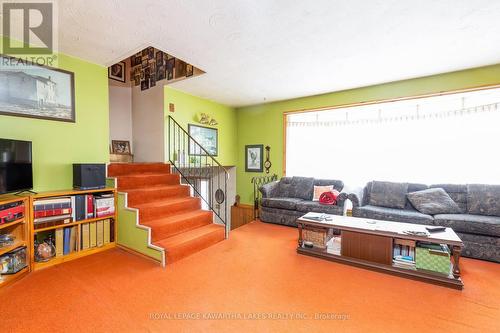19 Bessie Ave N, Kawartha Lakes, ON - Indoor Photo Showing Living Room