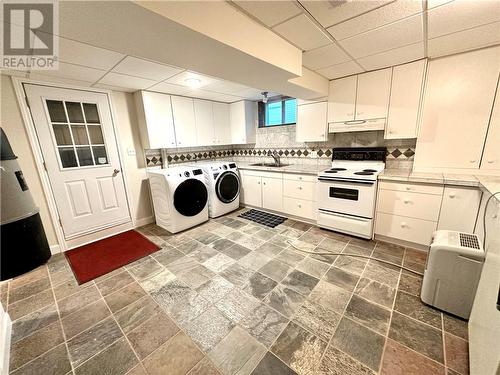 10 Mcquarrie Road, Billings, ON - Indoor Photo Showing Laundry Room