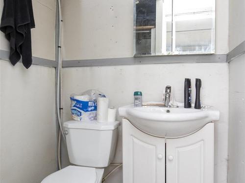 60 Cedar Sites Road, Nolalu, ON - Indoor Photo Showing Bathroom