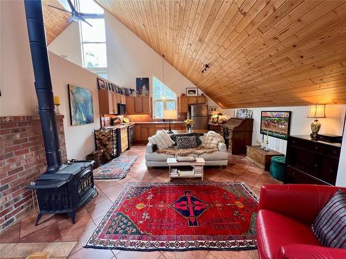 458 Corina Avenue, Princeton, BC - Indoor Photo Showing Living Room