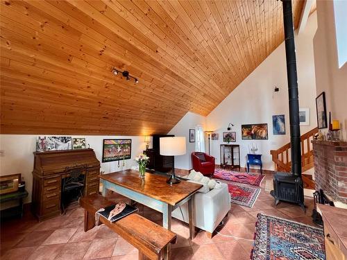 458 Corina Avenue, Princeton, BC - Indoor Photo Showing Living Room