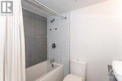 505 St Laurent Boulevard Unit#301, Ottawa, ON - Indoor Photo Showing Bathroom