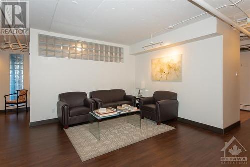 505 St Laurent Boulevard Unit#301, Ottawa, ON - Indoor Photo Showing Living Room