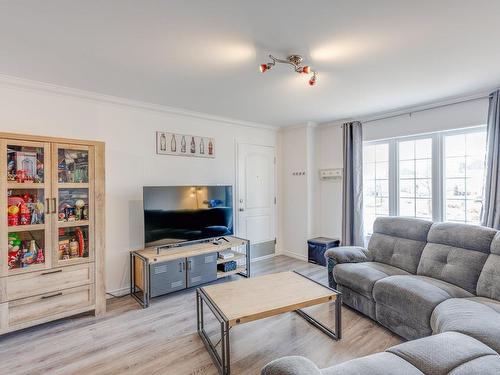 Living room - 7283 Rue Des Gaspareaux, Terrebonne (La Plaine), QC - Indoor Photo Showing Living Room