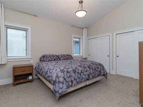 262 Edgewood Cres, Duncan, BC - Indoor Photo Showing Bedroom