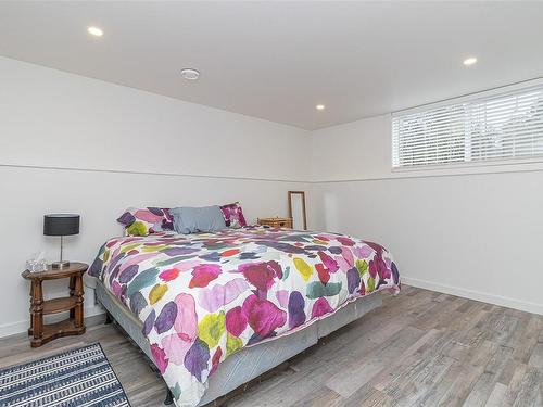 262 Edgewood Cres, Duncan, BC - Indoor Photo Showing Bedroom