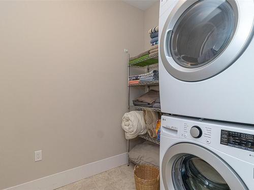 262 Edgewood Cres, Duncan, BC - Indoor Photo Showing Laundry Room