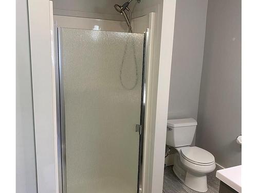 560 4Th St, Courtenay, BC - Indoor Photo Showing Bathroom