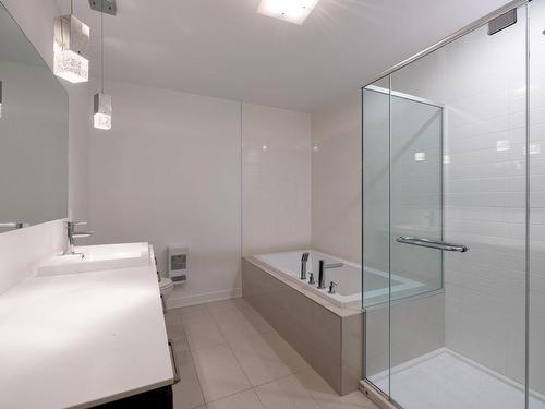 Salle de bains attenante Ã  la CCP - 2197 Rue Du Borée, Montréal (Saint-Laurent), QC - Indoor Photo Showing Bathroom