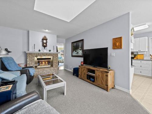 461 Nueva Wynd, Kamloops, BC - Indoor Photo Showing Living Room With Fireplace