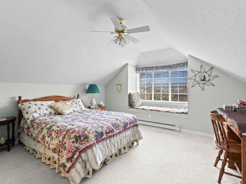 461 Nueva Wynd, Kamloops, BC - Indoor Photo Showing Bedroom