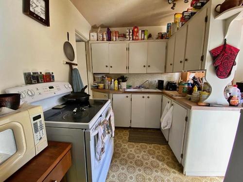 405 Desfosses Road, Clearwater, BC - Indoor Photo Showing Kitchen