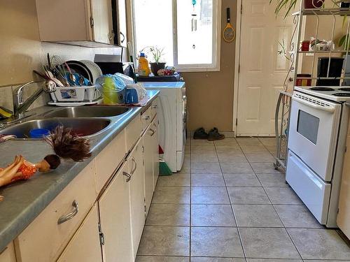 405 Desfosses Road, Clearwater, BC - Indoor Photo Showing Kitchen With Double Sink