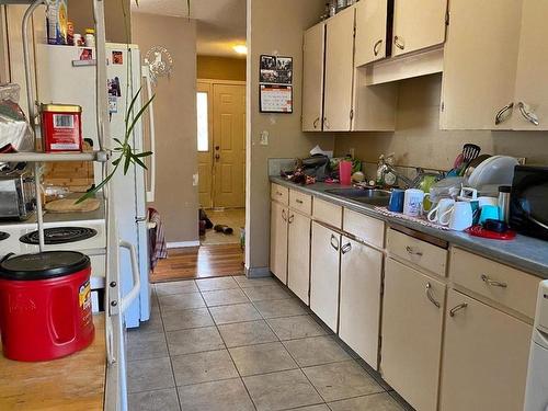 405 Desfosses Road, Clearwater, BC - Indoor Photo Showing Kitchen With Double Sink