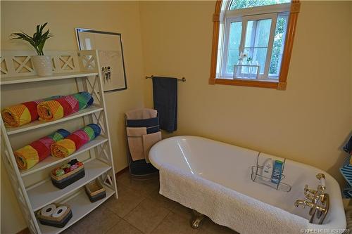 2273 Bealby Road, Nelson, BC - Indoor Photo Showing Bathroom