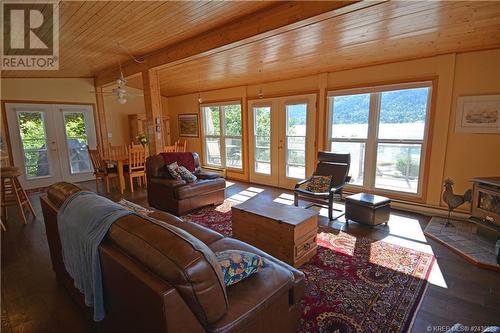 2273 Bealby  Road, Nelson, BC - Indoor Photo Showing Living Room