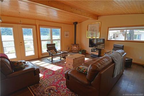 2273 Bealby Road, Nelson, BC - Indoor Photo Showing Living Room