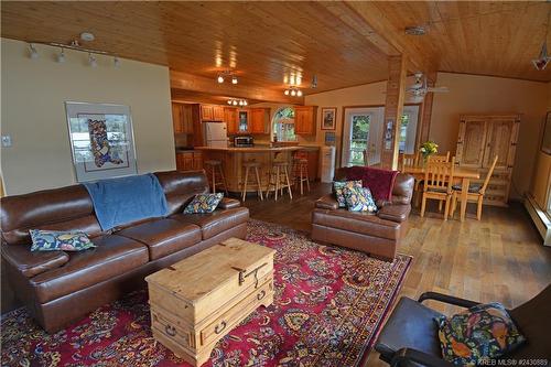 2273 Bealby Road, Nelson, BC - Indoor Photo Showing Living Room