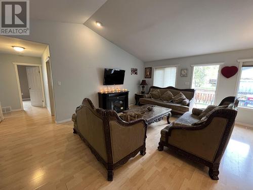 5229 Hallmark Crescent, Fort Nelson, BC - Indoor Photo Showing Living Room