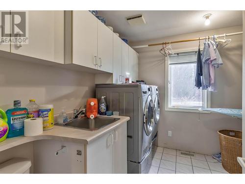 1135 Graf Road, Kelowna, BC - Indoor Photo Showing Laundry Room