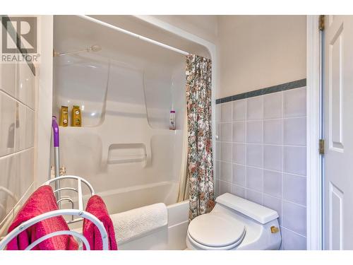 1135 Graf Road, Kelowna, BC - Indoor Photo Showing Bathroom