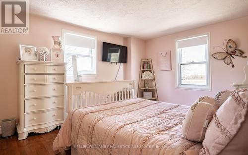 8486 Side Road 10 Sdrd, Guelph/Eramosa, ON - Indoor Photo Showing Bedroom