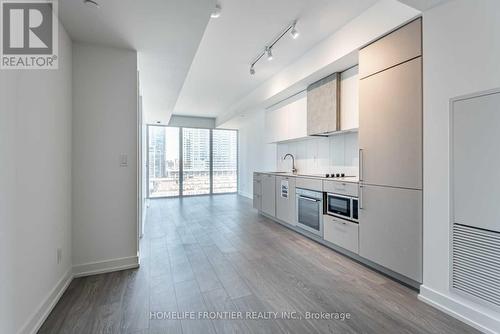 #815 -19 Western Battery Rd, Toronto, ON - Indoor Photo Showing Kitchen