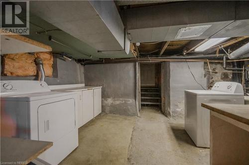 379 Fifth Avenue W, North Bay, ON - Indoor Photo Showing Laundry Room