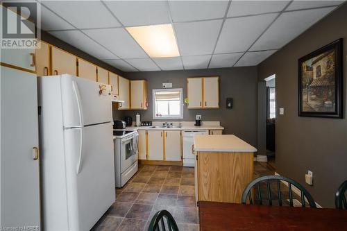 379 Fifth Avenue W, North Bay, ON - Indoor Photo Showing Kitchen