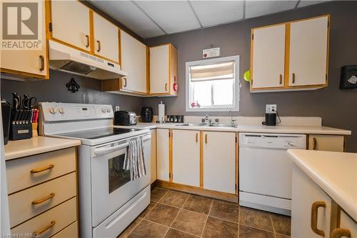 379 Fifth Avenue W, North Bay, ON - Indoor Photo Showing Kitchen With Double Sink