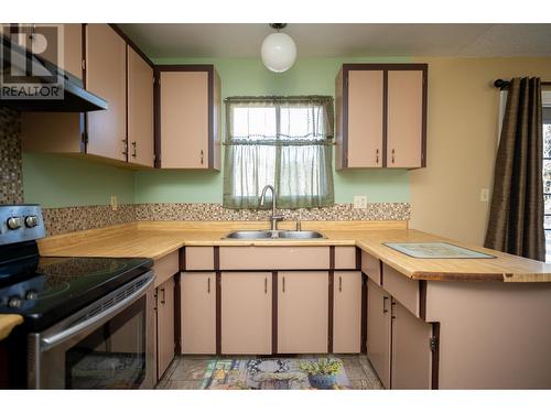 2033 Mcandrew Crescent, Prince George, BC - Indoor Photo Showing Kitchen With Double Sink