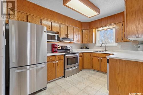 206 Macleod Avenue E, Melfort, SK - Indoor Photo Showing Kitchen