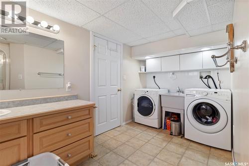 206 Macleod Avenue E, Melfort, SK - Indoor Photo Showing Laundry Room