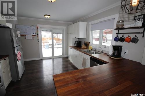 711 4Th Street E, Shaunavon, SK - Indoor Photo Showing Kitchen With Double Sink