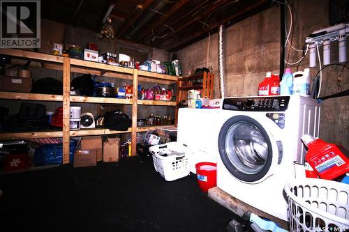 711 4Th Street E, Shaunavon, SK - Indoor Photo Showing Laundry Room