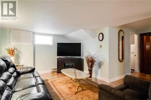 469 Guy Street, Ottawa, ON - Indoor Photo Showing Living Room