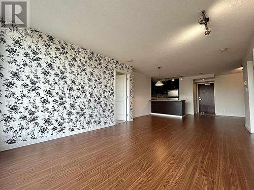 605 5068 Kwantlen Street, Richmond, BC - Indoor Photo Showing Living Room