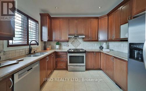 22 Lucky Lane, Brampton, ON - Indoor Photo Showing Kitchen With Double Sink